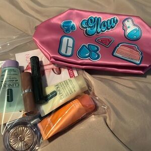 NWT Clinique Beauty Bag